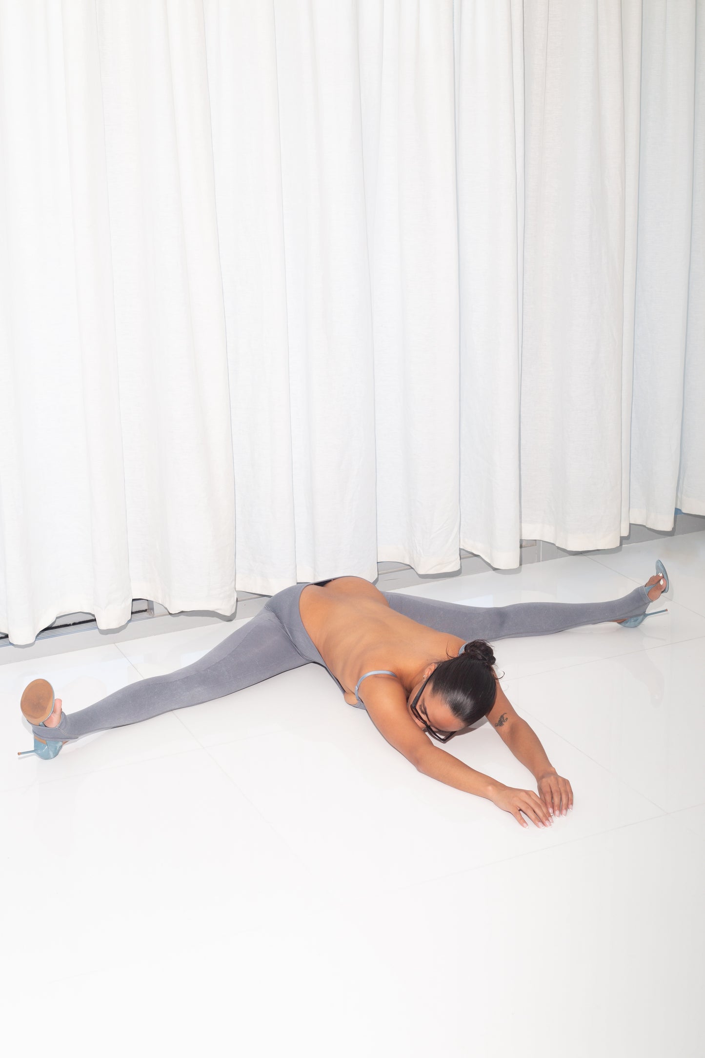 
                  
                    Seamless Body Harness (Grey)
                  
                