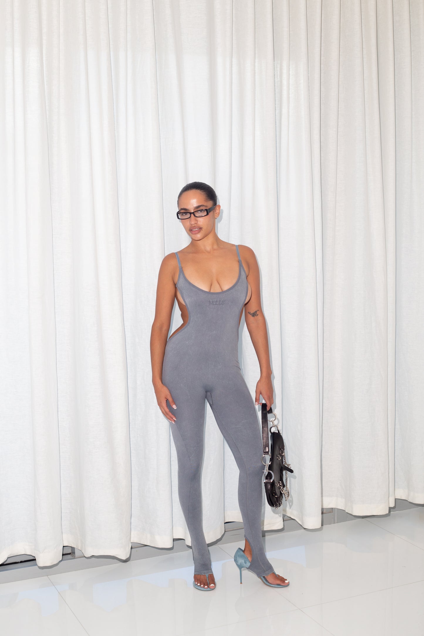 
                  
                    Seamless Body Harness (Grey)
                  
                