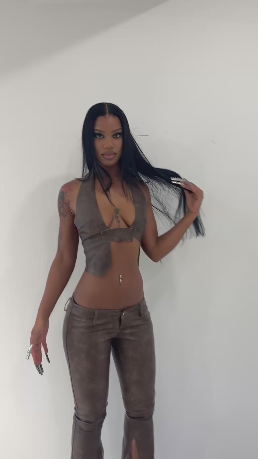 
                  
                    Load and play video in Gallery viewer, Leather Halter (Brown)
                  
                